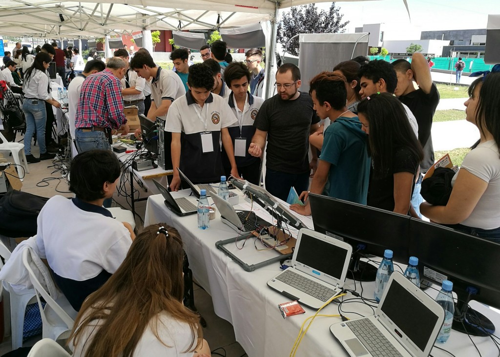 imagen Estudiantes del Zapata presentaron sus trabajos en programación y robótica