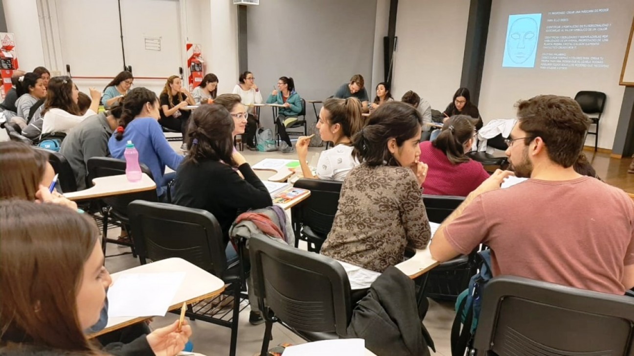 imagen Docentes y estudiantes se capacitaron en arte y psicología médica