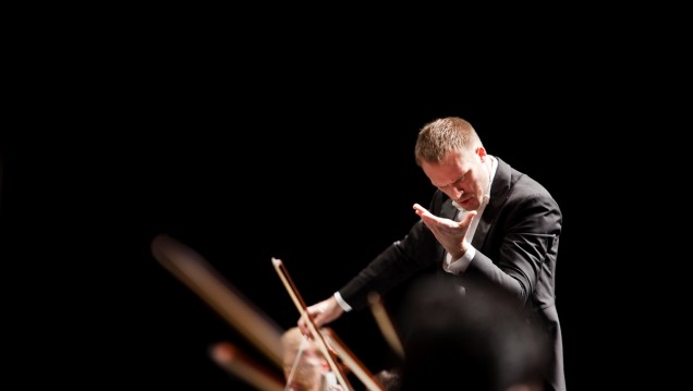 imagen Maestro brasilero dirigirá concierto de la Sinfónica