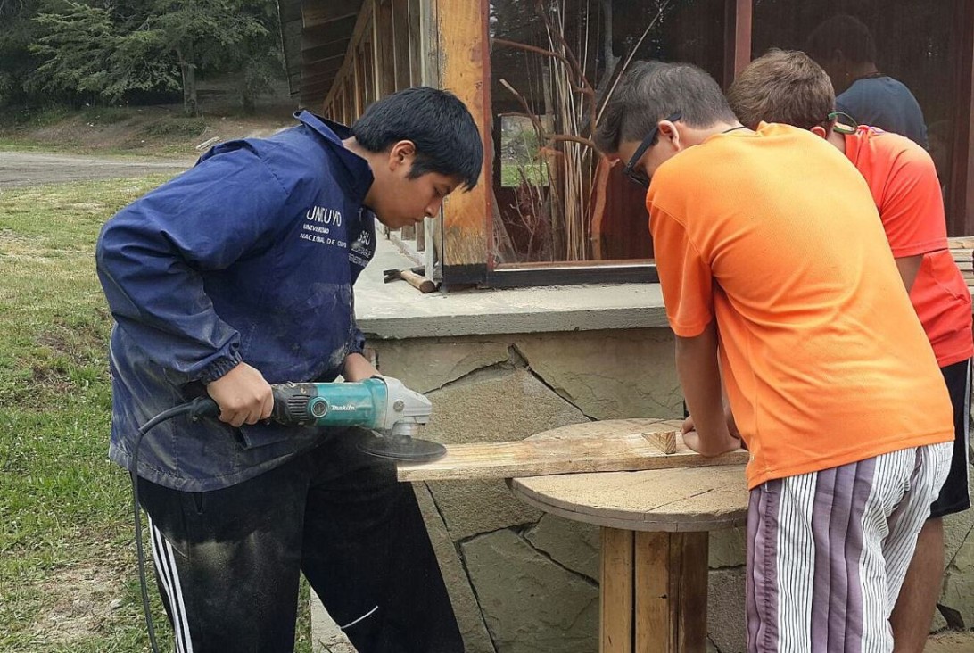 imagen Jóvenes aprenden a cuidar el medio ambiente en La Angostura