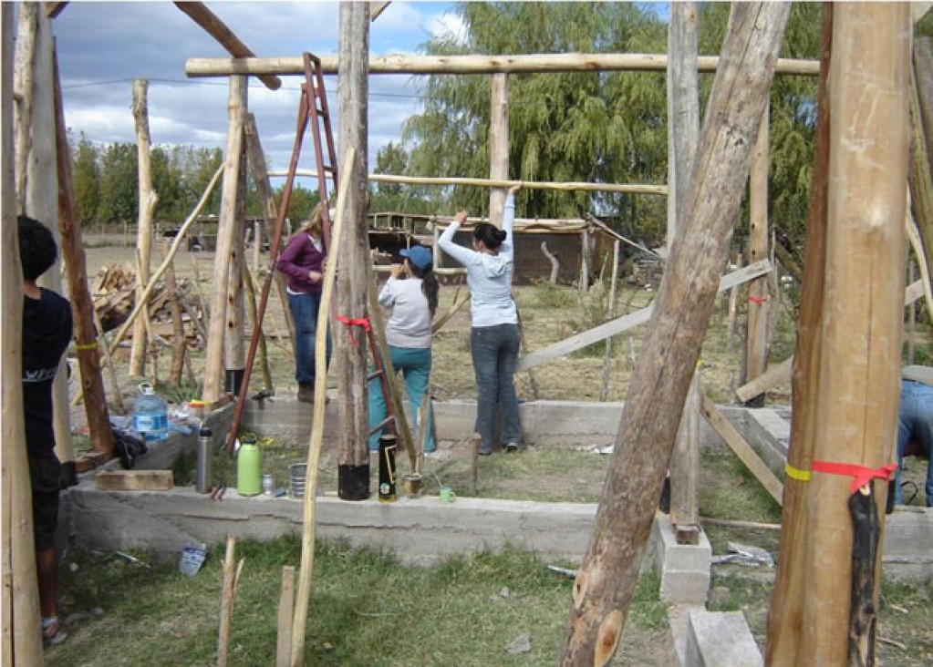 imagen Construyen viviendas rurales con métodos de bioconstrucción