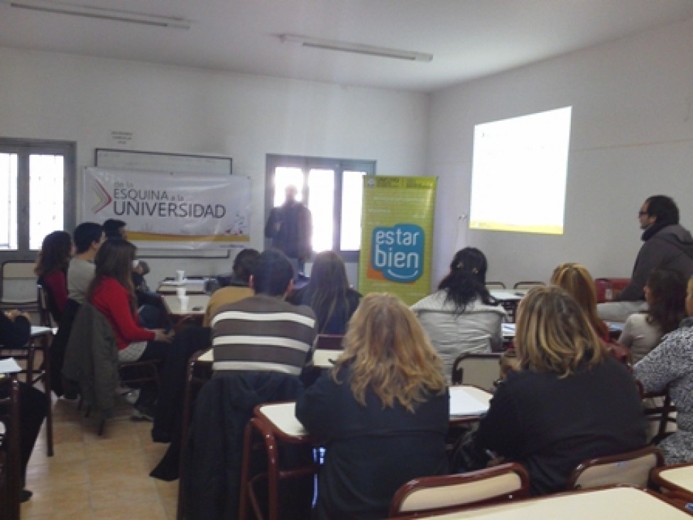 imagen Reunión de promotores del Programa de la Esquina a la Universidad en San Martín