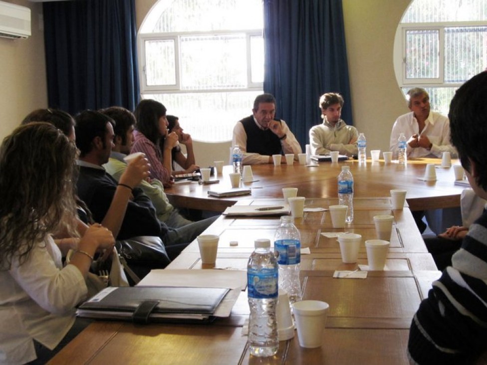 imagen Desayuno de trabajo con estudiantes, Programa Manuel Ugarte