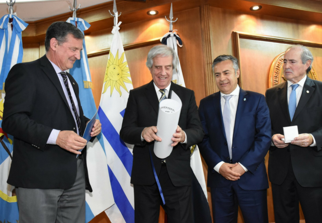 imagen Tabaré Vázquez flamante Doctor Honoris Causa de la UNCuyo