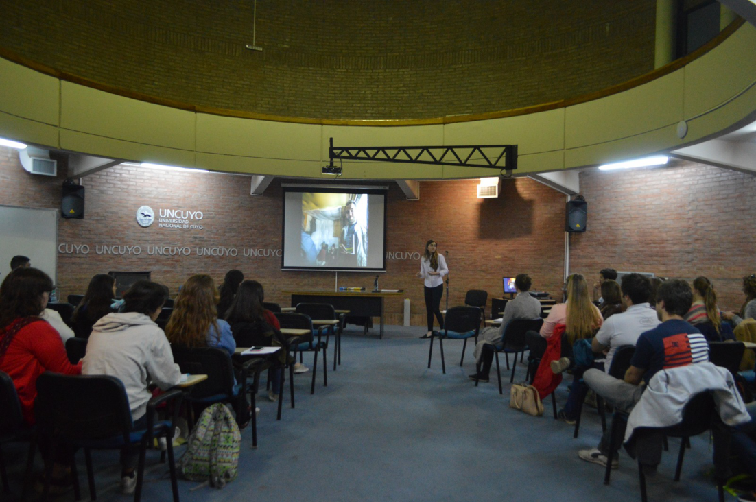 imagen Movilizadora conferencia: "Refugiados, Migraciones y Otros Temas de los que no hablamos"