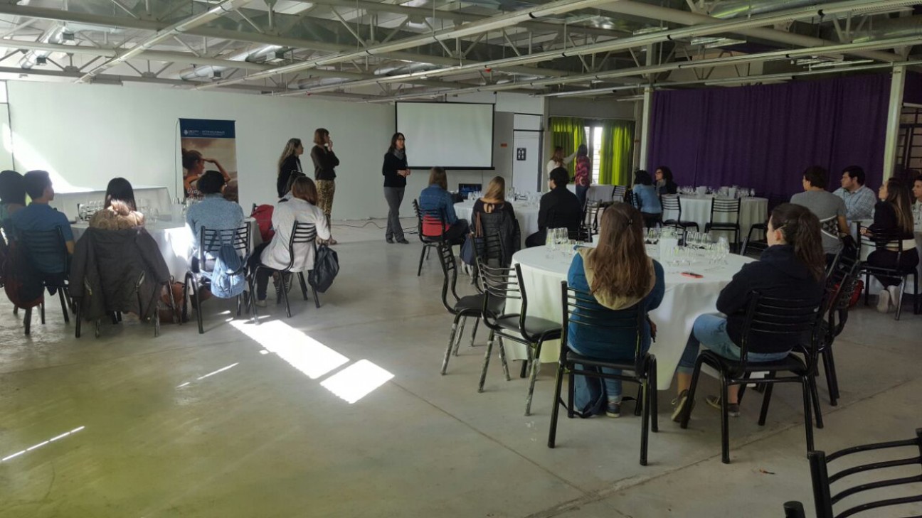 imagen Arrancó la Semana Internacional UNCUYO con degustación de vinos y exposiciones culturales