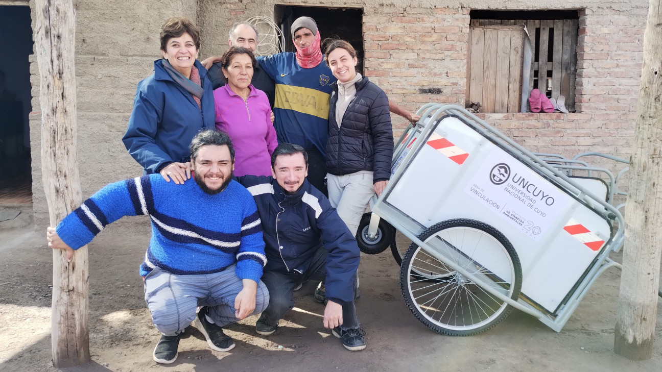 imagen Iniciativas David Ayala Parrado: Entregaron carros a recuperadores urbanos