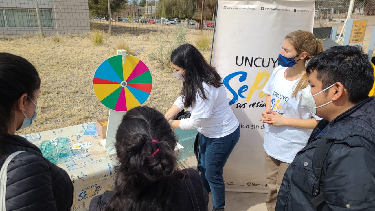 imagen Las bandejas del nuevo sistema "take away" del comedor de la UNCUYO serán recicladas