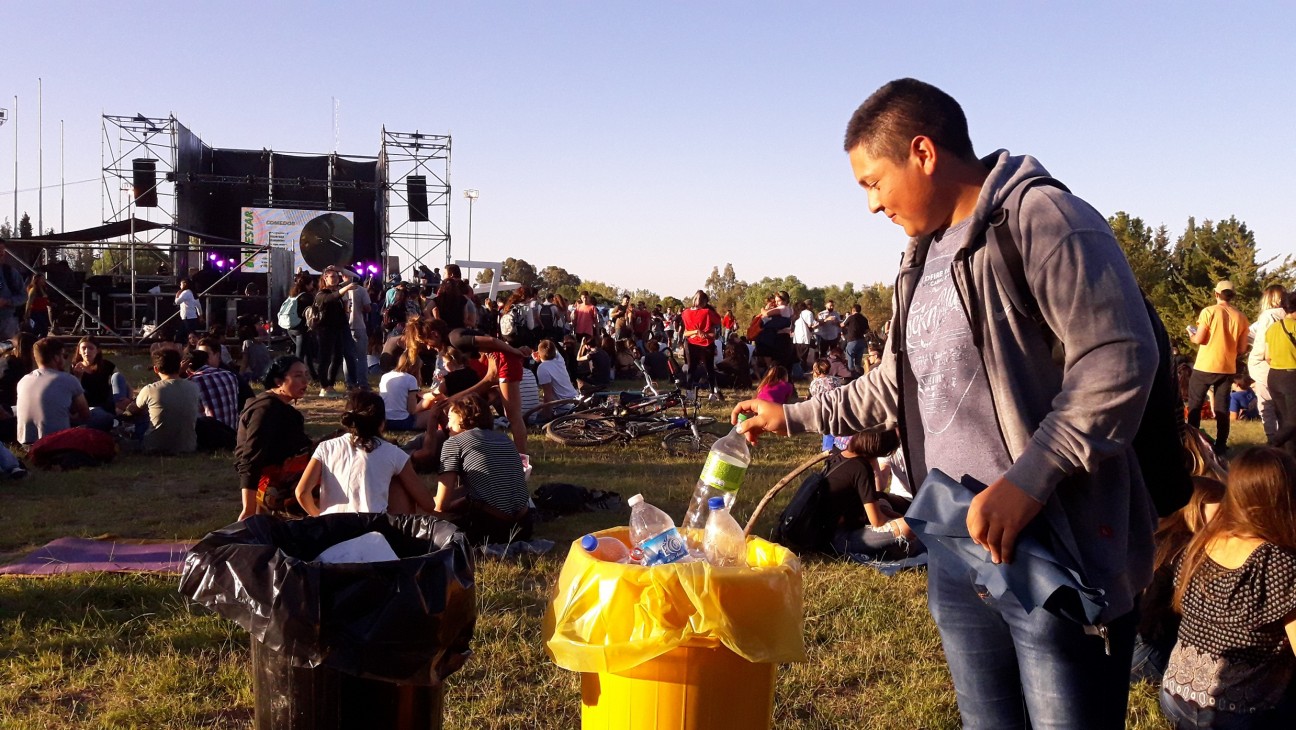 imagen Más de 3000 estudiantes separaron los residuos en la #BienvenidaALaUNCUYO