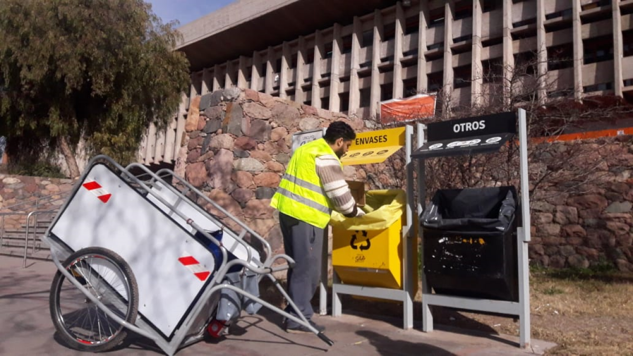 imagen Realizan Manual de Prevención de Riesgos para Recuperadores Urbanos que circularán en la UNCUYO 