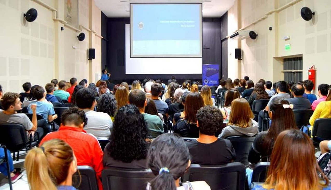 imagen Docentes podrán capacitarse en La Paz sobre emociones en el ámbito laboral