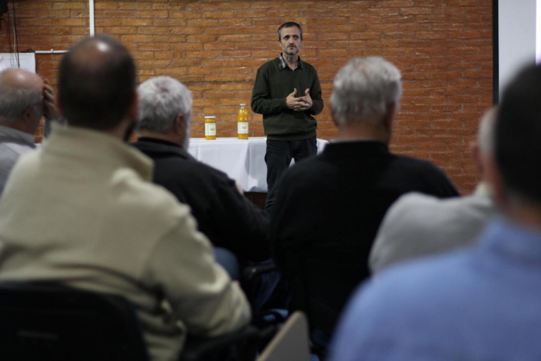 imagen Analizaron prioridades y acciones para el futuro del durazno de Industria en un taller en la UNCuyo.